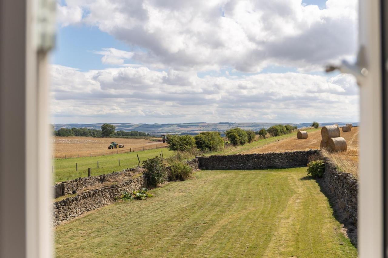 Luxury Farmhouse With Stunning Views And Hot Tub Ebberston Экстерьер фото