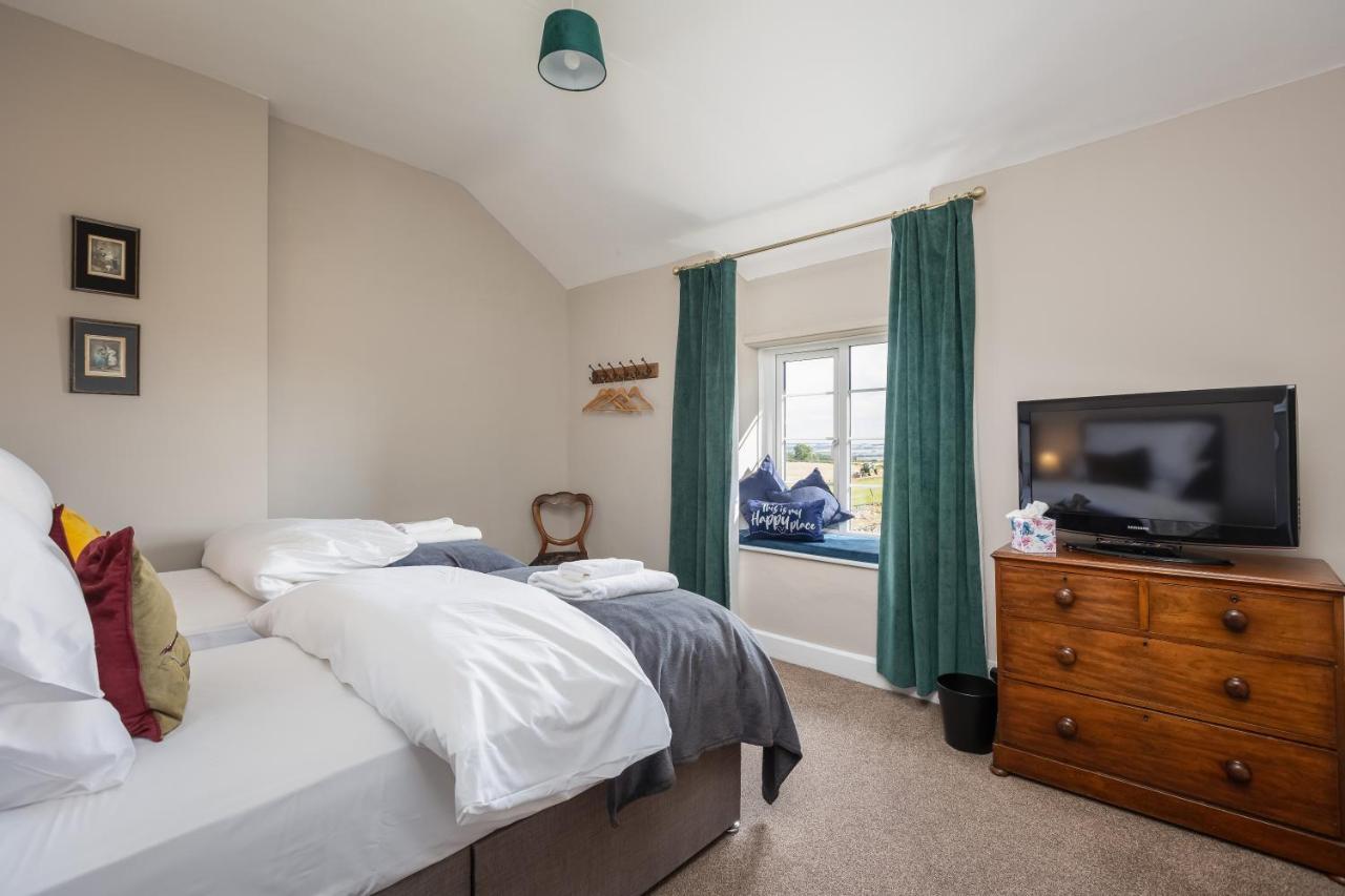 Luxury Farmhouse With Stunning Views And Hot Tub Ebberston Экстерьер фото